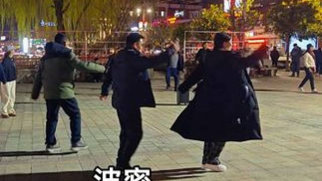 #灵魂舞者 #街头随拍 #路人视角