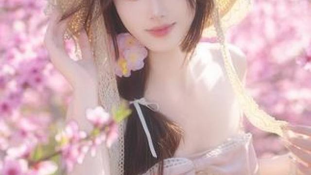 凤凰山偶遇一片桃花 于是 #甜妹 #春天 #氛围感 #少女感 ##春日机位大赛