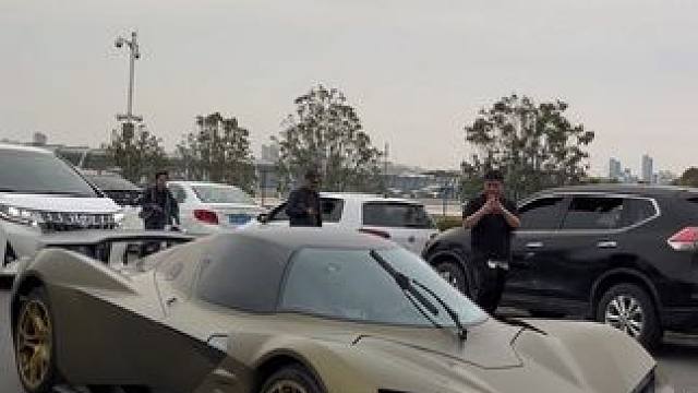 #苏州gt秀 偶遇国内首台上路的ktm，这造型跑起来直接和战斗机一样，太酷了吧#dou是好车 #kt