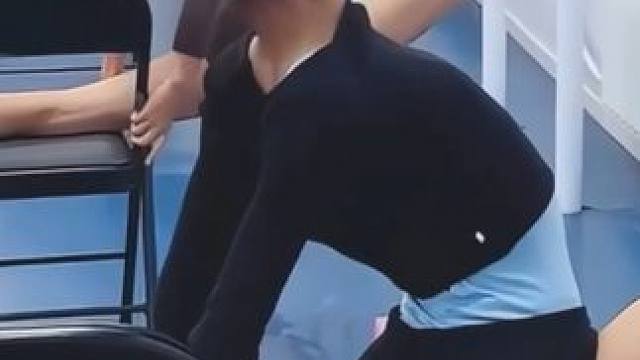 舞蹈小妹每天压一字马多久？ #舞蹈女孩 #劈叉 #一字马