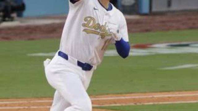 把手感带回洛杉矶！让我们再次回顾大谷翔平新赛季的主场首轰吧！
今日8:05 波士顿红袜vs德州游骑兵