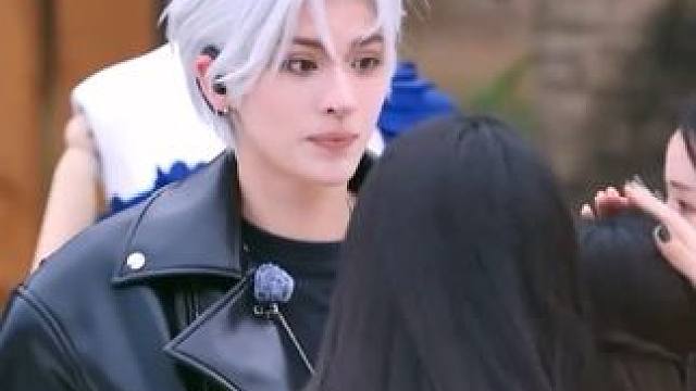 #被卡琳娜帅到就像呼吸一样简单  无限反差的娜娜 钓我不要太轻松~ #论卡琳娜跟不同姐姐们的适配度 