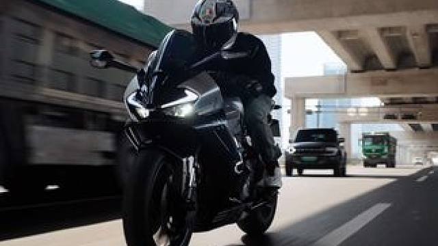 糟了 被帅到了#春风675sr #春风675 #春风动力 #机车 #性价比高的摩托车推荐