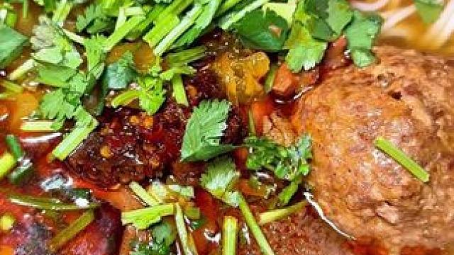 老南昌人才懂的地道味，藏在洪都中大道的神仙面馆！ #南昌美食雷达 #洪都中大道老字号 #南昌老字号面