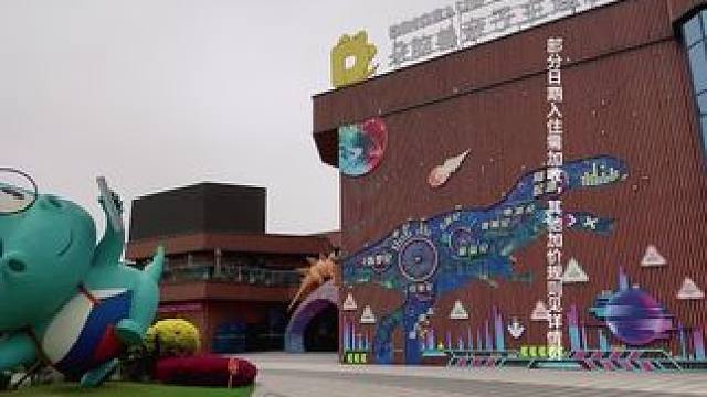 呆脑兽亲子主题酒店，不仅仅提供一个住宿的地方，更是一个让爱流淌、让快乐无限放大的梦幻乐园。现在358