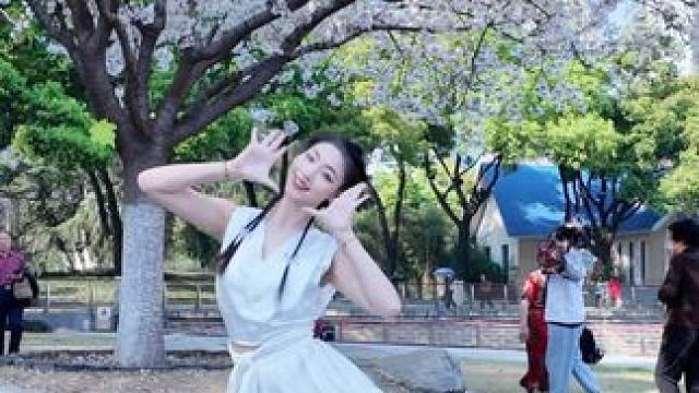 #山有木兮木有枝舞蹈挑战 #怎叹 #舞蹈 #舞蹈翻跳 #国风古韵 今天吃了一斤可爱多！