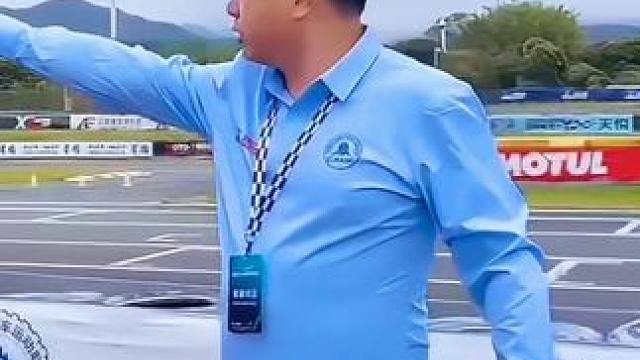 减肥，工作时可以穿衬衣，今年目标！#赛车 #赛事