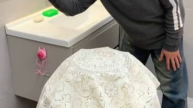 向日葵吸盘肥皂盒 向日葵吸盘肥皂盒，自带海绵擦，还能拿出来使用非常方便，向日葵款式，非常好看#香皂盒