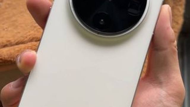 OPPOFindX8Ultra真机，不厚重且直屏的超大杯终于来了#oppo #oppofindx8u