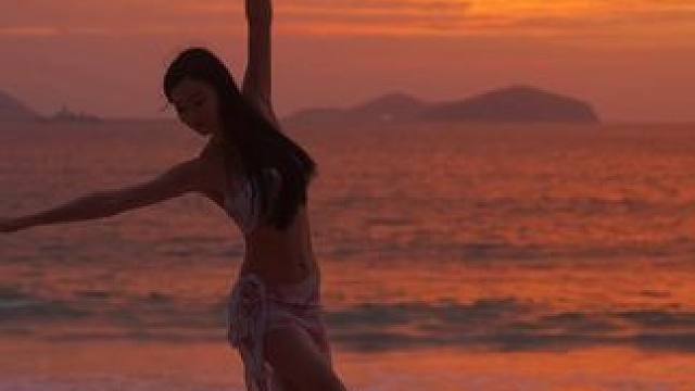 如果你也感到疲意了，不妨来一场海边日#治愈系#日落#一字马