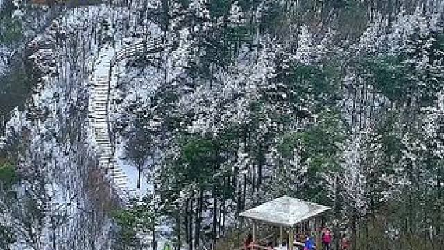 春雪落无声，冰冻天曌山#三月的雪 #千村万象乡影广元#有一场属于暮春的雪#春来广元 #各地雪景大赏