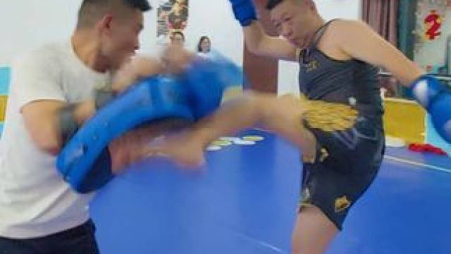 坚持训练20节课掉秤30斤后，是一个什么样的状态。欢迎评论区留言评论#太原成人搏击训练 #国武搏击俱