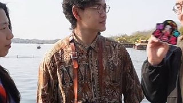 开车的时候你们最害怕遇到什么样的司机？ 来来说你有遇到什么奇葩司机吧！#内容过于真实 #街头采访 #