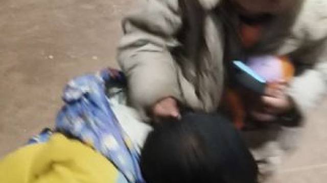 一人买了一个水杯，双双的弄丢了，就问哥哥要哥哥的。 #内容启发搜索