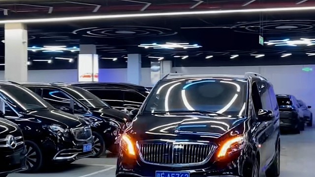 奔驰威霆商务车