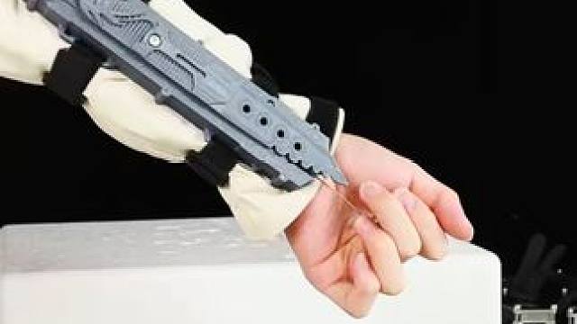 没有男生会拒绝这么酷的袖剑吧~ #有男生会拒绝这个玩具吗 #酷炫