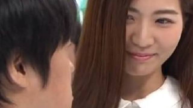 面对这种情况你会怎么办呢。 #这谁顶的住啊 #奇葩综艺 #综艺搞怪 #老外真会玩