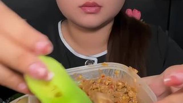 吃芭蕉 #泰国美食#内容启发搜索 #生活的烟火气息 #把家乡的味道分享给大家 #舌尖上的美食