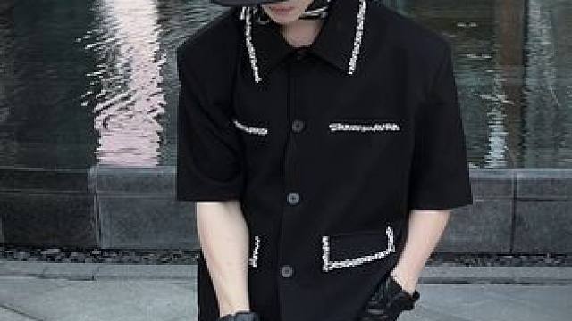 你们期待已久的小香风外套来了，穿上它，秒变财阀公子哥 #摆脱路人感穿搭 #小香风外套 #小众设计师款