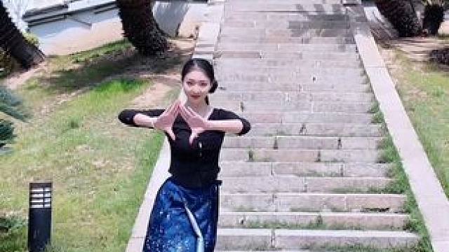 为她揽星辰，带她回故乡！#玉盘 #玉盘舞蹈 #国风古韵 #古典舞 #舞蹈翻跳