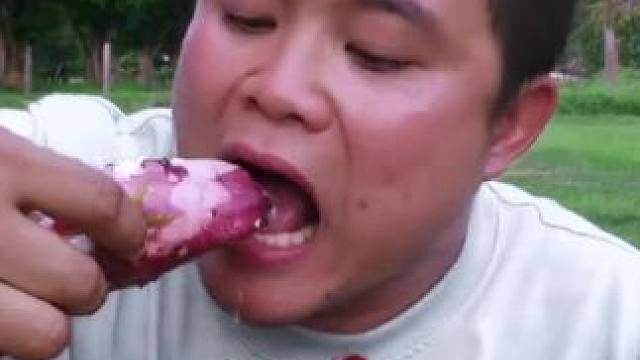 小绿泰椒️浇汁白灼大鱿鱼 #泰国大叔#内容启发搜索 #泰国美食#泰国海鲜#泰国生活