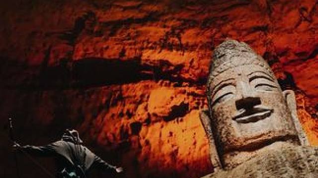 跳20楼高  冻5个小时 就为了这几秒#天眼洞 #重庆