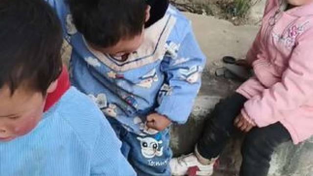 刚穿的衣服，一会儿就脏了。 #内容启发搜索