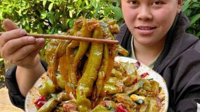 今天干完活简单炒一锅辣椒吃过瘾 #美食 #辣椒 #下饭菜