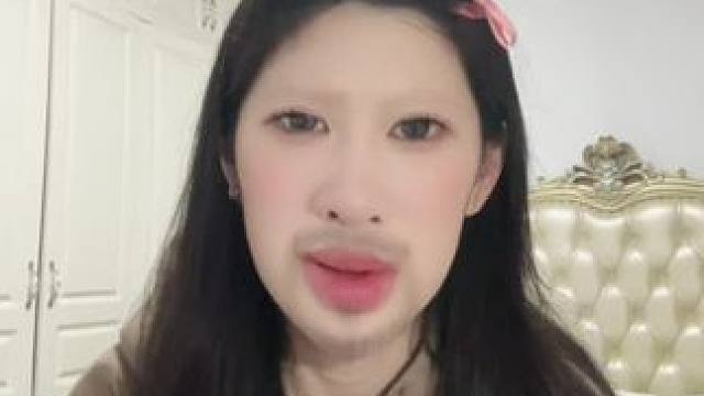 想起来以前我们宿舍大晚上一起吃我做的番茄面…那个时候就一个很烂的锅，都可以让大家吃得很开心。。那个时