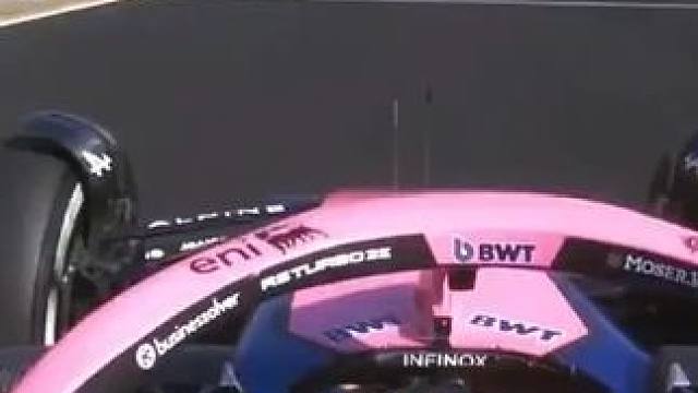 F1日本大奖赛2练，杰克杜汉在一号弯上墙 #F1 #F1大奖赛 #F1日本大奖赛 #一级方程式赛车 