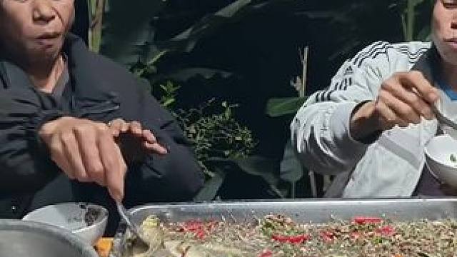 越南安叔吃新鲜鱼生 #越南美食#越南鱼生#越南特色美食#越南生活#内容启发搜索