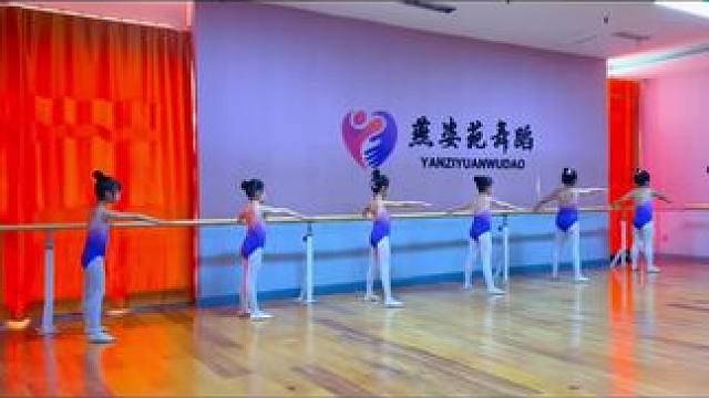 明亮又不刺眼
自信又懂得收敛#灵石同城 #燕姿苑培训学校