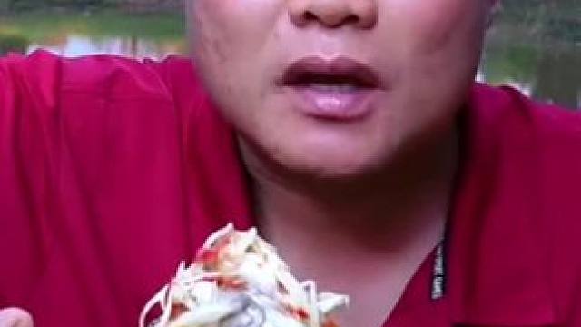 泰式捞汁生蚝肉酸辣️木瓜丝 #好吃到停不下来 #内容启发搜索 #泰国大叔#泰国美食#泰国海鲜