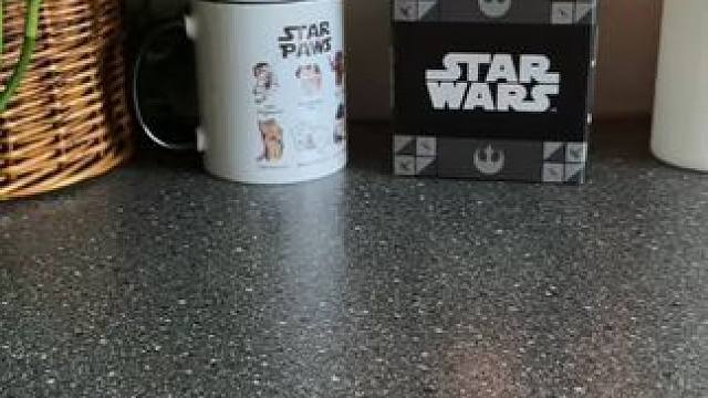 朋友：哇趣，可以拿到办公司装杯了~ #玩个很新的东西