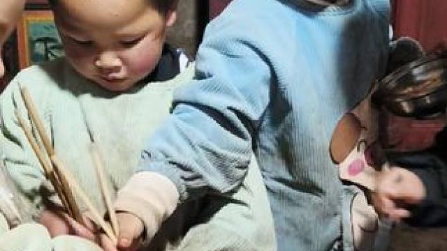 四个孩子挺喜欢吃笋的。 #内容启发搜索