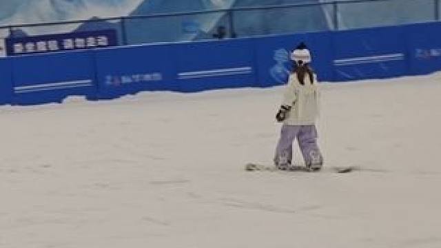 不仅滑上新板了，还滑上一顺了✌️#滑雪 #nitro彩虹板 #一顺刻滑