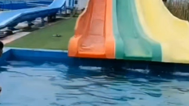 金猪水滑梯