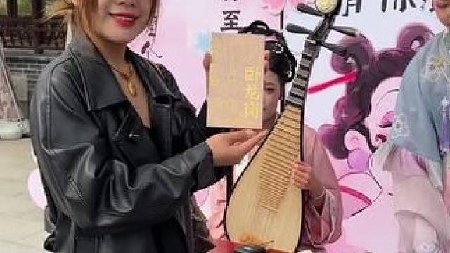 来卧龙岗参加花朝节～