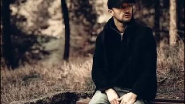 户外公园里长凳的拍摄技巧分享 #创作者激励计划 #创作者伙伴计划 #内容启发搜索 #种草 #拍照姿势