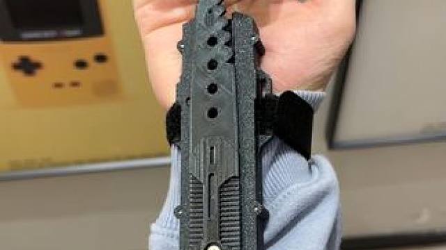 没有男生会拒绝这酷的袖剑吧？？ #有男生会拒绝这个玩具吗 #袖剑