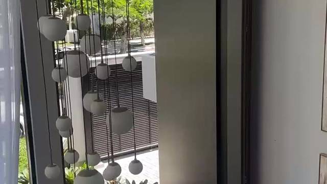 如何让入户门彰显豪宅的极致气派呢？#TINNO帝诺系统入户门 #别墅门 #系统门 #偏轴门