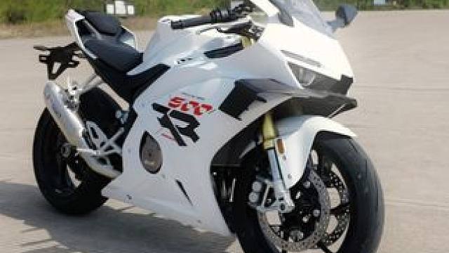 ZX500rr 可以不喜欢张雪 不过国内机车有张雪挺好 你们觉得呢？ #机车 #张雪500rr