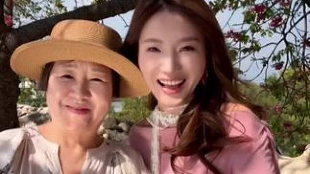 如果可以 我愿意一辈子当妈宝女！#一段手势舞展示我的爱 #母女日常 #妈宝女 #一起去春游