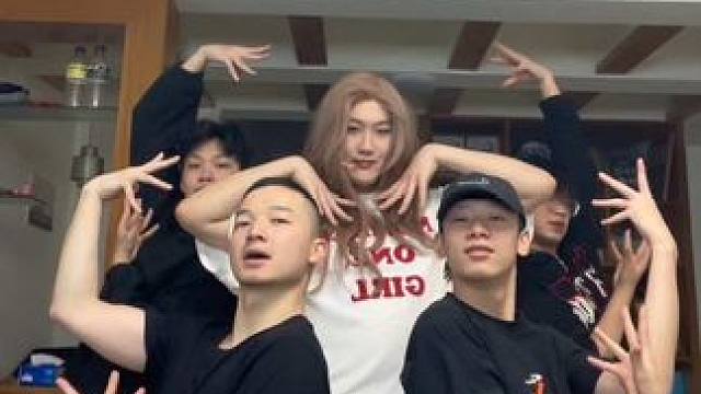 大脚公主驾到！ #科切拉 #野百合小姐 #ontheground #打歌