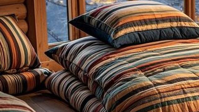 峡谷小镇的暴风雪夜，温暖小屋有炉火噼啪响，伴着风雪声放松入眠 #白噪音 #助眠视频 #温馨小窝 #好