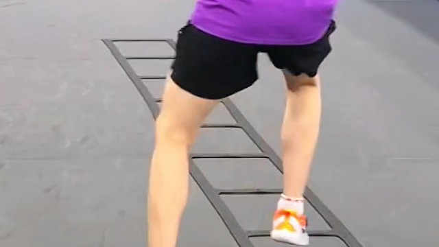 王楚钦训练日常火爆全网，走绳梯如跳舞般精彩