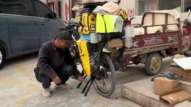 骑行新疆，到达终点更换装备给自行车加几个脚，准备离疆去青海 #骑行vlog #记录真实生活 #骑行 