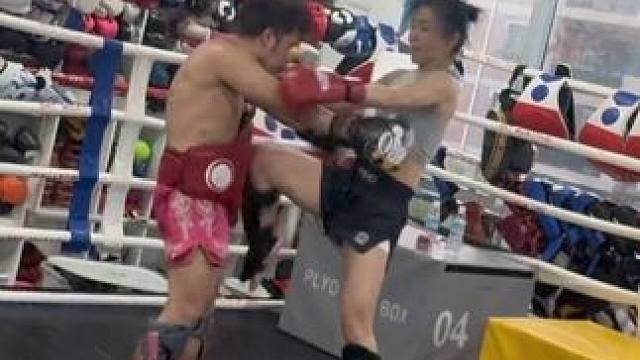 和Kong的实战课 #泰拳#实战训练 没文案，再次感谢我的好教练Kong^_^ 2018年到现在…没