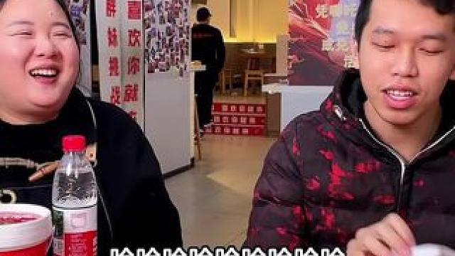 广东夫妇来挑战3两面，男生说话好幽默#妈呀太香了 #重庆小面 #嘎嘎好吃 #重庆美食 #调料