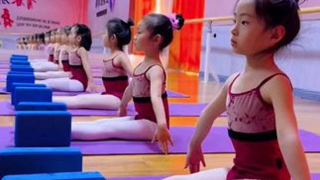 小精灵来喽#所有的坚持都不会白费 #灵石同城 #燕姿苑培训学校